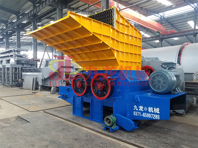 樹根破碎機